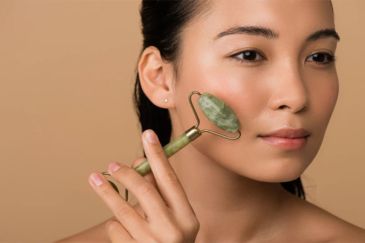 Benefits of using face roller on skin
