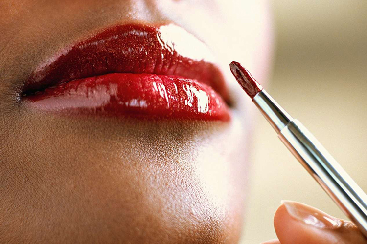 History of lipstick on fashion